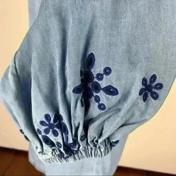 Vision 155 womens top size 6 Blue chambray Floral - Picture 4 of 8